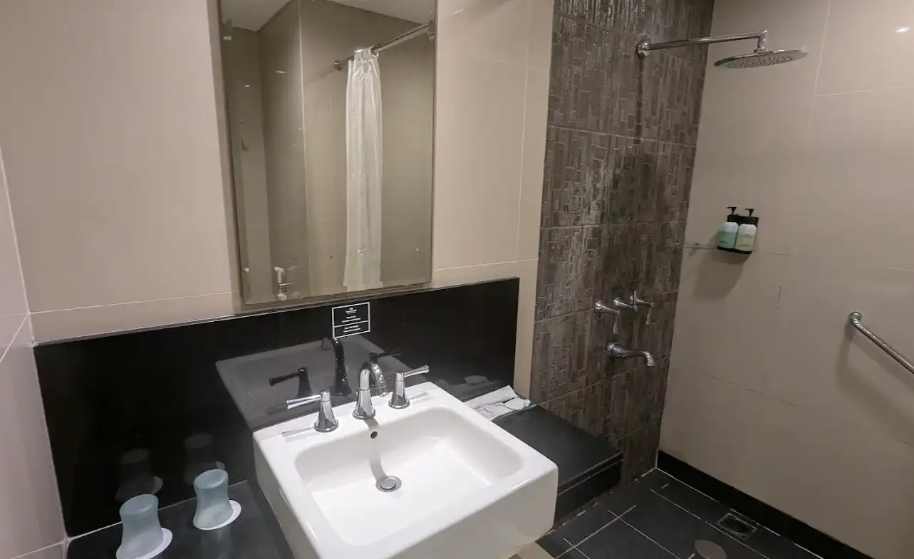 Tipe Kamar dan Harga Permalam