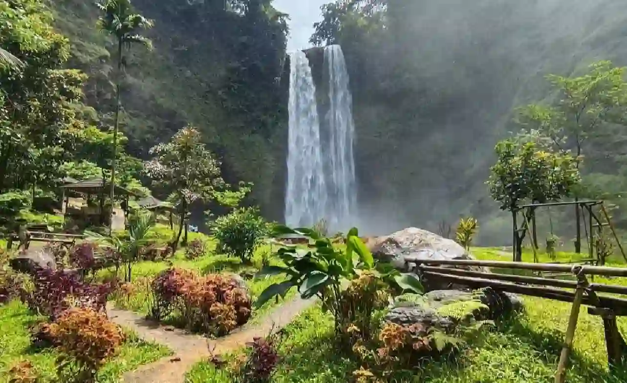 Sederet Daya Tarik Curug Sanghyang Taraje