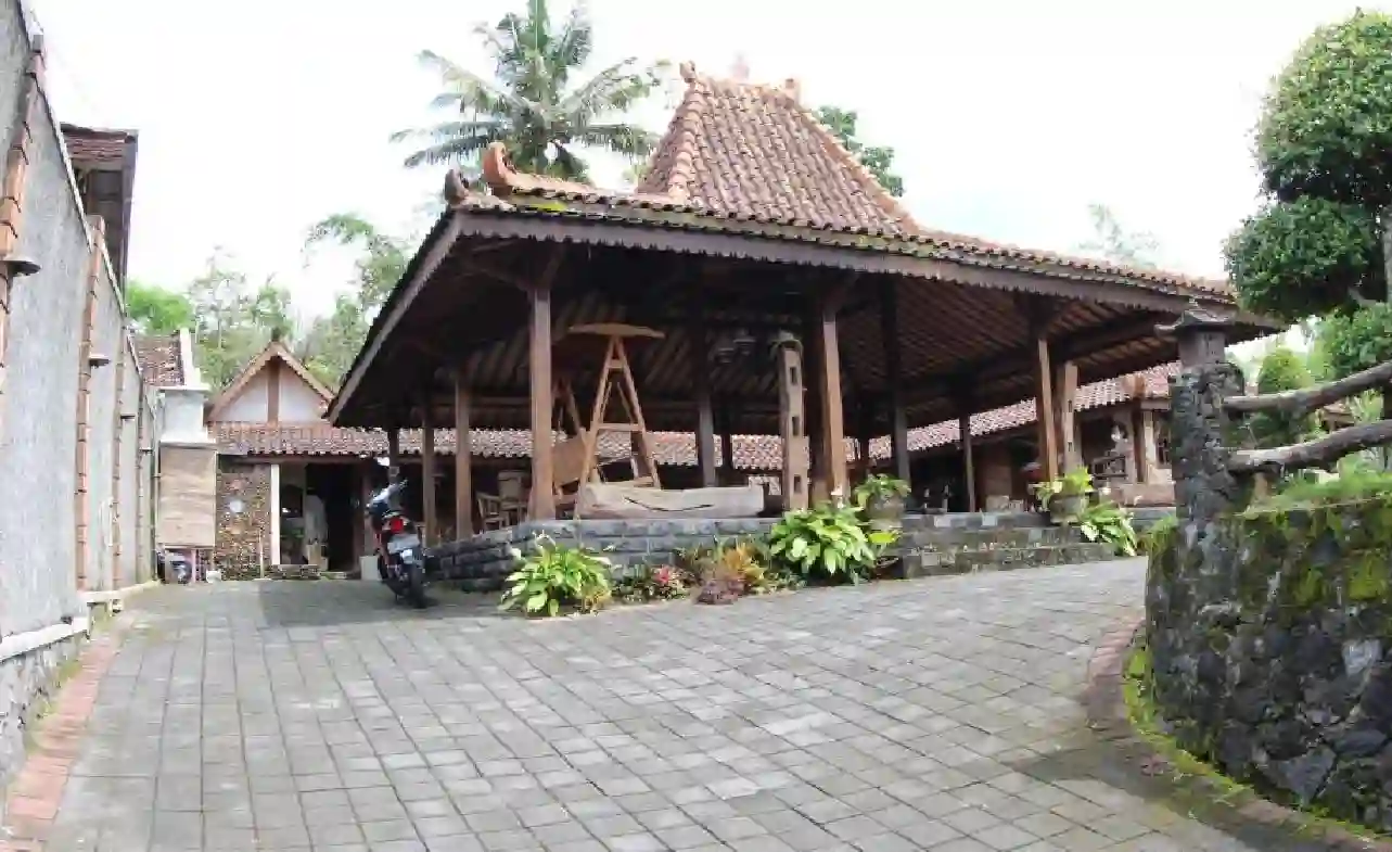 Ndalem Joglo Hinggil